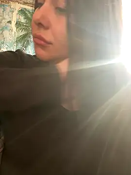 Snapshot of DaisyStreet chatting on 11.15.25 DaisyStreet online show from 11.15.25