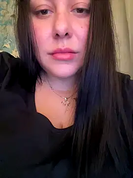 Snapshot of DaisyStreet chatting on 11.15.25 DaisyStreet online show from 11.15.25