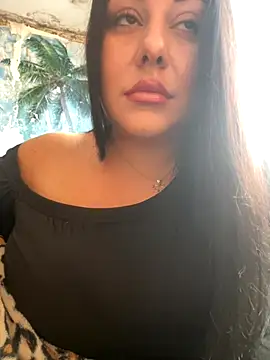 Snapshot of DaisyStreet chatting on 11.18.25 DaisyStreet online show from 11.18.25