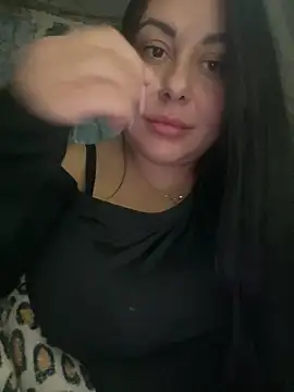 Snapshot of DaisyStreet chatting on 11.20.25 DaisyStreet online show from 11.20.25