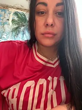 Snapshot of DaisyStreet chatting on 11.23.25 DaisyStreet online show from 11.23.25