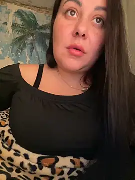 Snapshot of DaisyStreet chatting on 11.30.25 DaisyStreet online show from 11.30.25