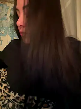 Snapshot of DaisyStreet chatting on 12.01.25 DaisyStreet online show from 12.01.25