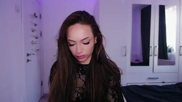 Snapshot of KaylaLaine chatting on 11.01.25 KaylaLaine online show from 11.01.25