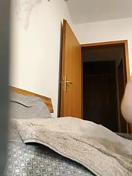 Snapshot of noidentiti chatting on 02.28.25 noidentiti online show from 02.28.25