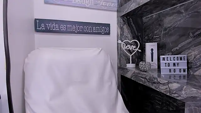 miss danika online show from 09.23.25