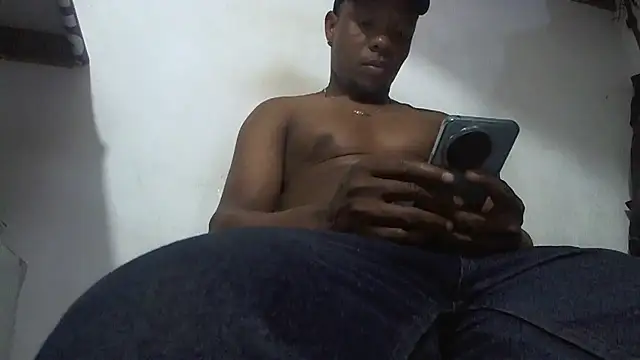 Snapshot of hugo3918_ chatting on 10.14.25 hugo3918 online show from 10.14.25