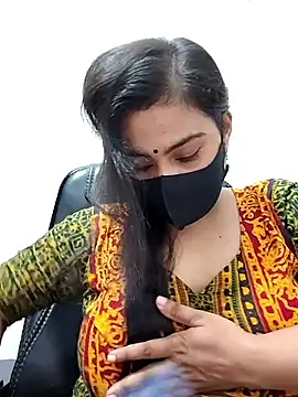 Snapshot of Ritusri_Dotta chatting on 10.28.25 Ritusri Dotta online show from 10.28.25