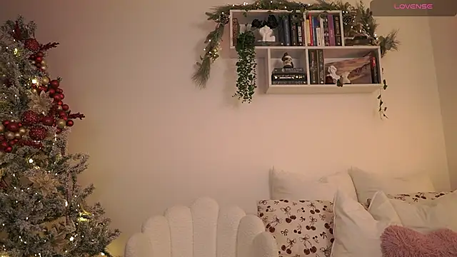 Snapshot of EmilyxRose_- chatting on 12.16.24 EmilyxRose - online show from 12.16.24