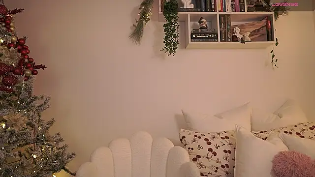 Snapshot of EmilyxRose_- chatting on 12.17.24 EmilyxRose - online show from 12.17.24