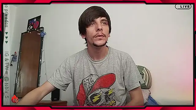 Snapshot of tobix_ chatting on 01.10.25 tobix online show from 01.10.25