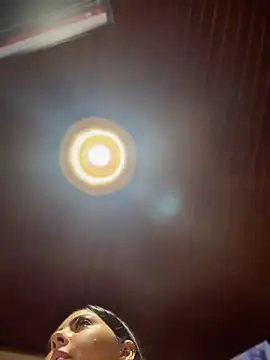 MarianaBenz online show from 04.15.26