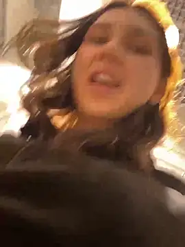 QuitieLia online show from 12.22.24