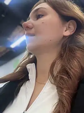 QuitieLia online show from 10.15.25