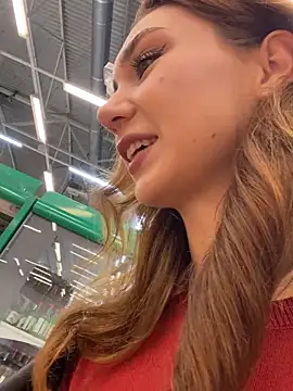 QuitieLia online show from 11.24.25