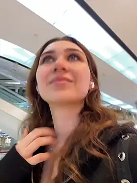 QuitieLia online show from 04.13.26