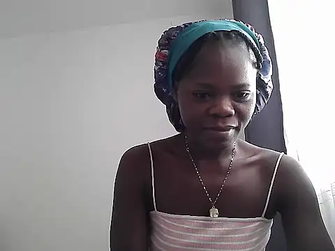 Snapshot of petiteebony_81 chatting on 02.15.25 petiteebony 81 online show from 02.15.25