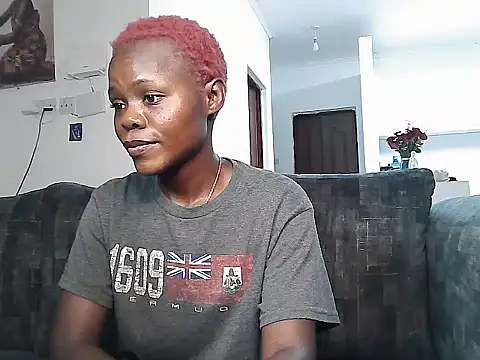 Snapshot of petiteebony_81 chatting on 05.04.26 petiteebony 81 online show from 05.04.26