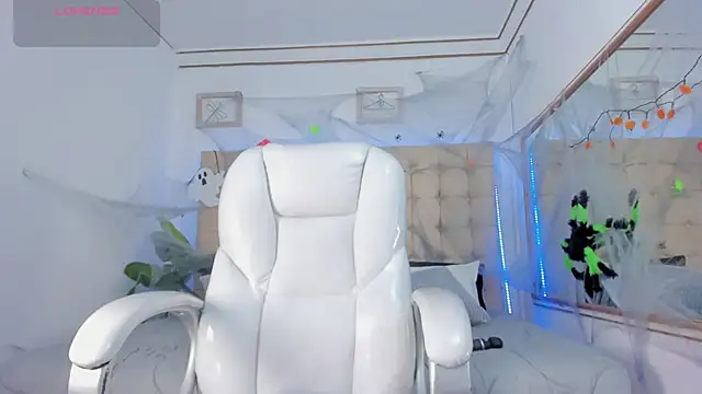 Alex cute77 online show from 10.28.25