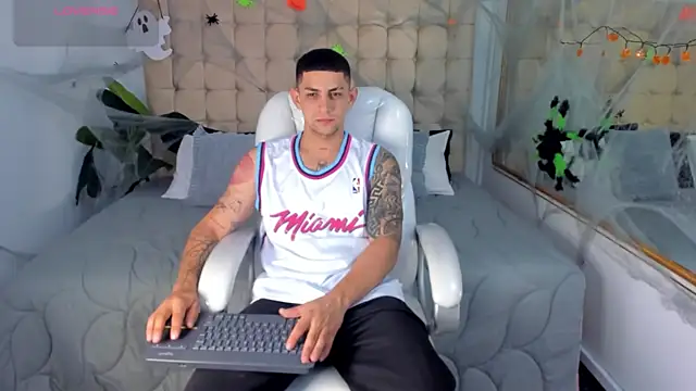 Alex cute77 online show from 10.29.25