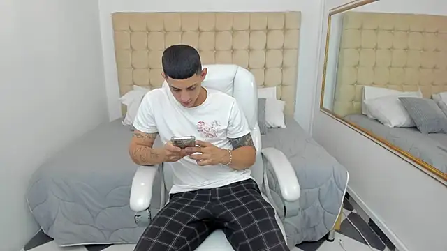 Alex cute77 online show from 12.15.25