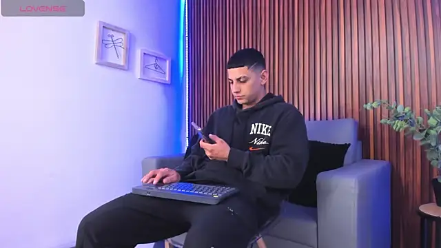 Alex cute77 online show from 04.21.26