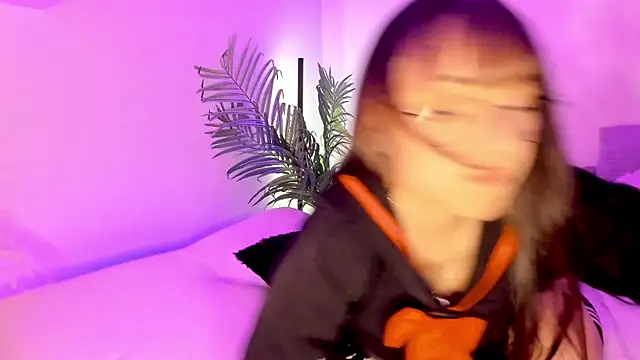 Gloomydoll online show from 10.06.25