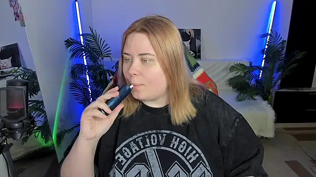 Akemi BBW online show from 02.25.25