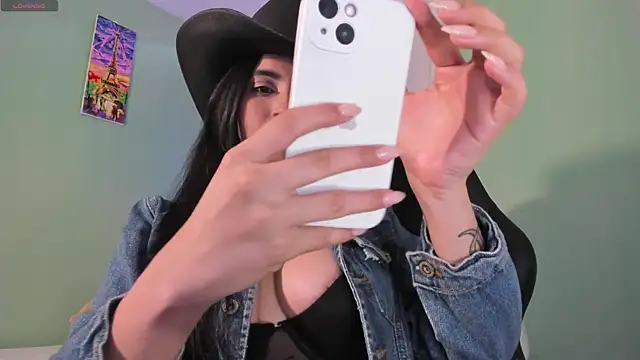 Snapshot of CristalCerati chatting on 03.12.25 CristalCerati online show from 03.12.25