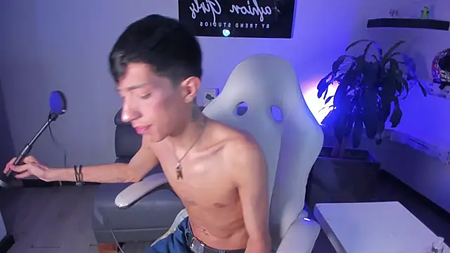 Snapshot of DereckCooperr chatting on 03.23.25 DereckCooperr online show from 03.23.25