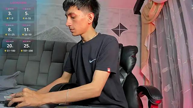 Snapshot of DereckCooperr chatting on 11.04.25 DereckCooperr online show from 11.04.25