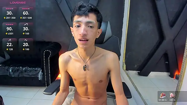 Snapshot of DereckCooperr chatting on 11.07.25 DereckCooperr online show from 11.07.25