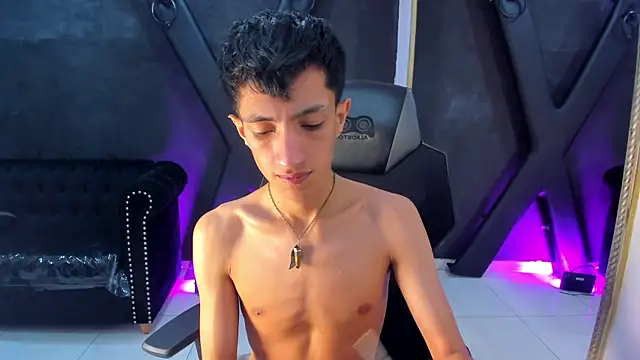 Snapshot of DereckCooperr chatting on 11.10.25 DereckCooperr online show from 11.10.25