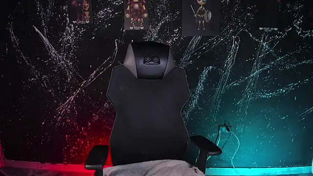 Snapshot of DereckCooperr chatting on 11.12.25 DereckCooperr online show from 11.12.25