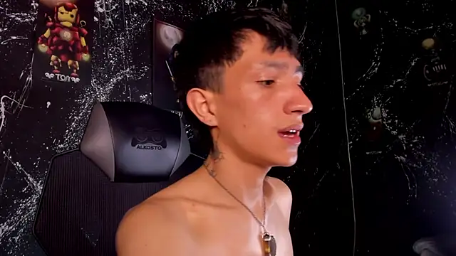 Snapshot of DereckCooperr chatting on 11.19.25 DereckCooperr online show from 11.19.25