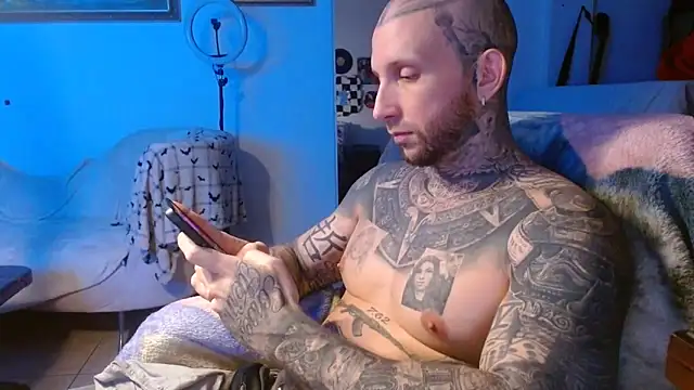 Snapshot of bobbybacala91 chatting on 10.29.25 bobbybacala91 online show from 10.29.25