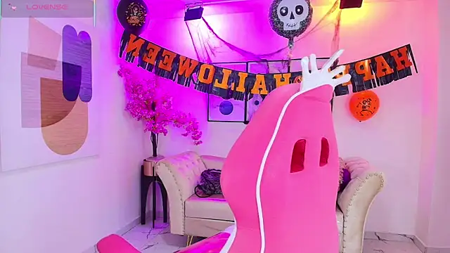 Isa reel online show from 10.31.25