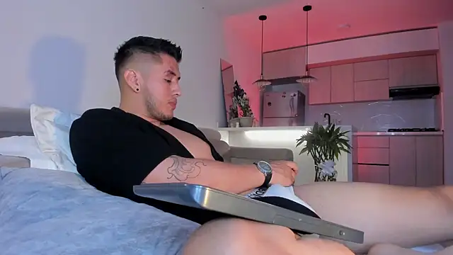 Snapshot of Chriskyle_ chatting on 02.01.25 Chriskyle  online show from 02.01.25