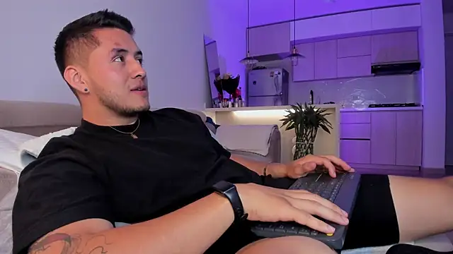 Snapshot of Chriskyle_ chatting on 03.14.25 Chriskyle  online show from 03.14.25