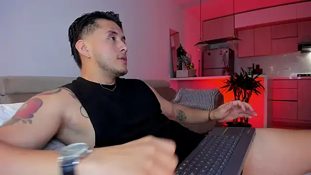 Snapshot of Chriskyle_ chatting on 10.29.25 Chriskyle  online show from 10.29.25