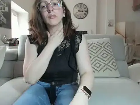 Snapshot of prunelle_sexy chatting on 11.14.25 prunelle sexy online show from 11.14.25