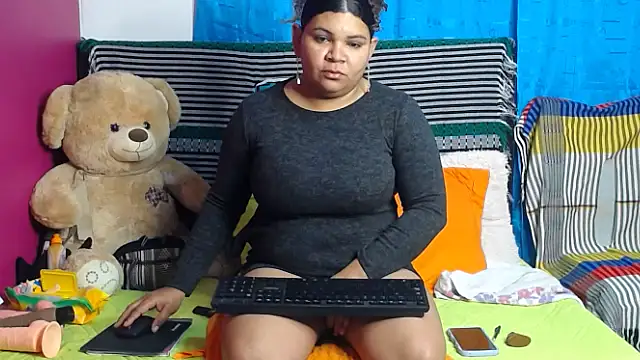 Snapshot of karolhot916 chatting on 02.13.25 karolhot916 online show from 02.13.25