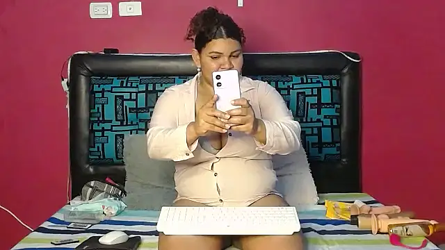 Snapshot of karolhot916 chatting on 10.23.25 karolhot916 online show from 10.23.25