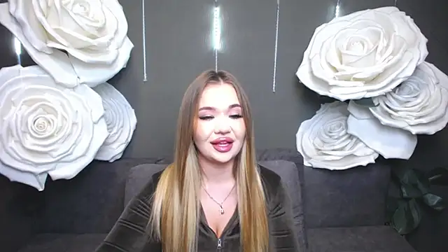 Snapshot of StacyYellig chatting on 05.30.26 StacyYellig online show from 05.30.26