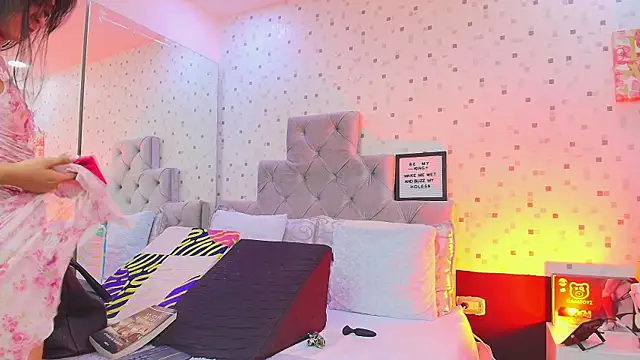 JulietaReyess online show from 11.06.25