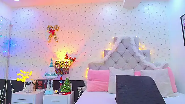 JulietaReyess online show from 12.18.25