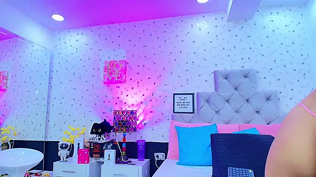 JulietaReyess online show from 02.03.26