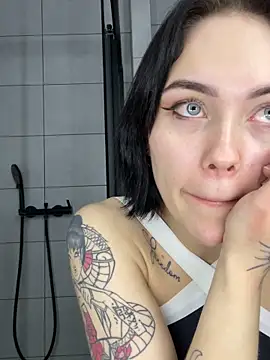 Snapshot of GroteskJane chatting on 04.29.26 GroteskJane online show from 04.29.26