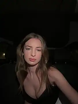 EvieEvans online show from 11.04.25