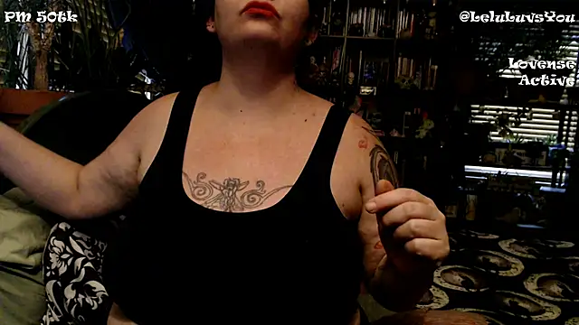 Snapshot of LeluLuvsYou chatting on 01.06.25 LeluLuvsYou online show from 01.06.25